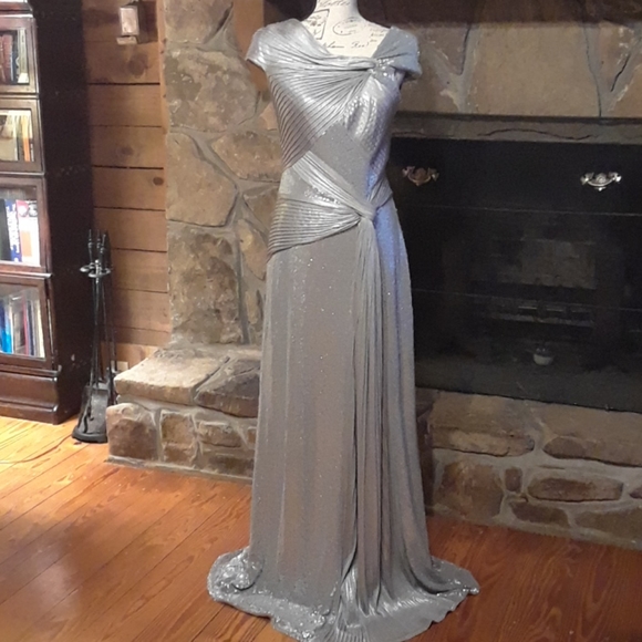 Tadashi Shoji Dresses & Skirts - Tadashi Shoji formal gown